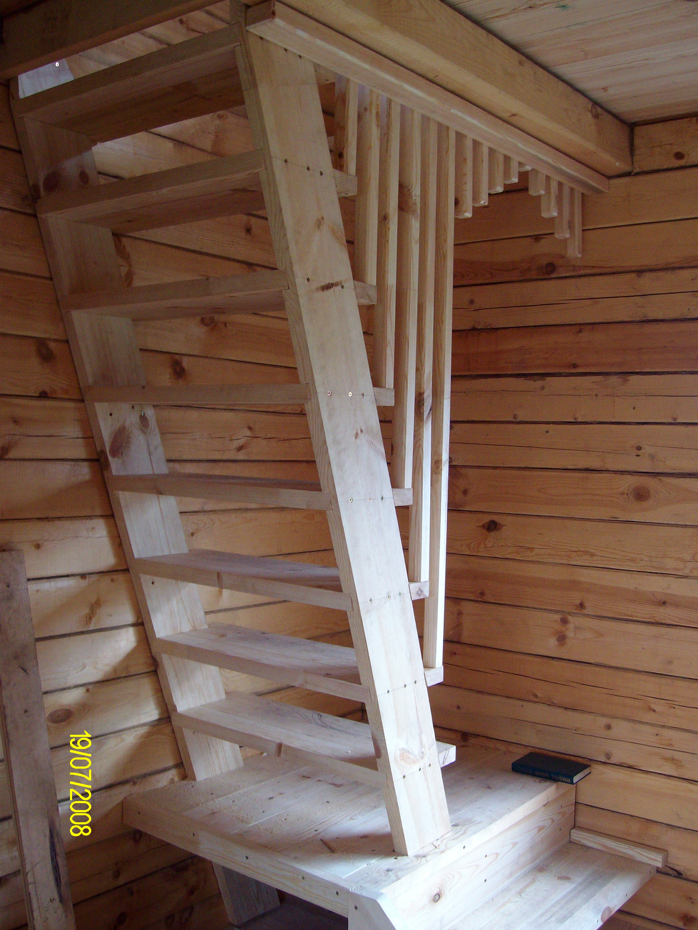 Самая простая лестница. Тетива из бруса 150х100. Лестница на второй этаж. Простая деревянная лестница. Дачная лестница на второй этаж.